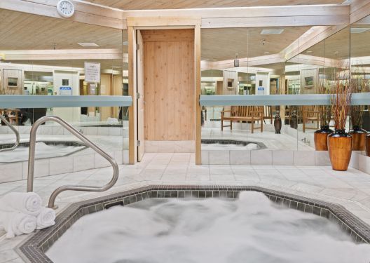 On-site indoor hot tub | steam room | sauna