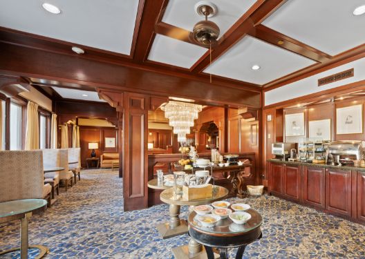 Complimentary breakfast buffet